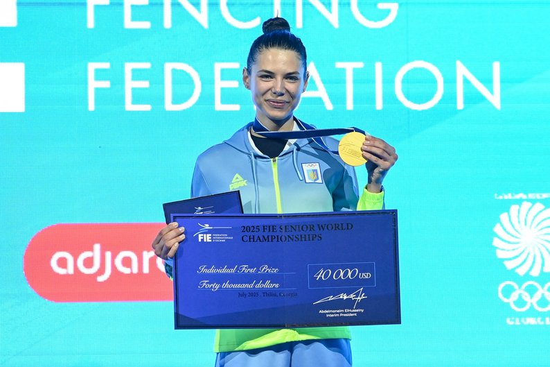 Випускниця НУФВСУ Влада ХАРЬКОВА здобула "історичне" золото на чемпіонаті світі з фехтування!