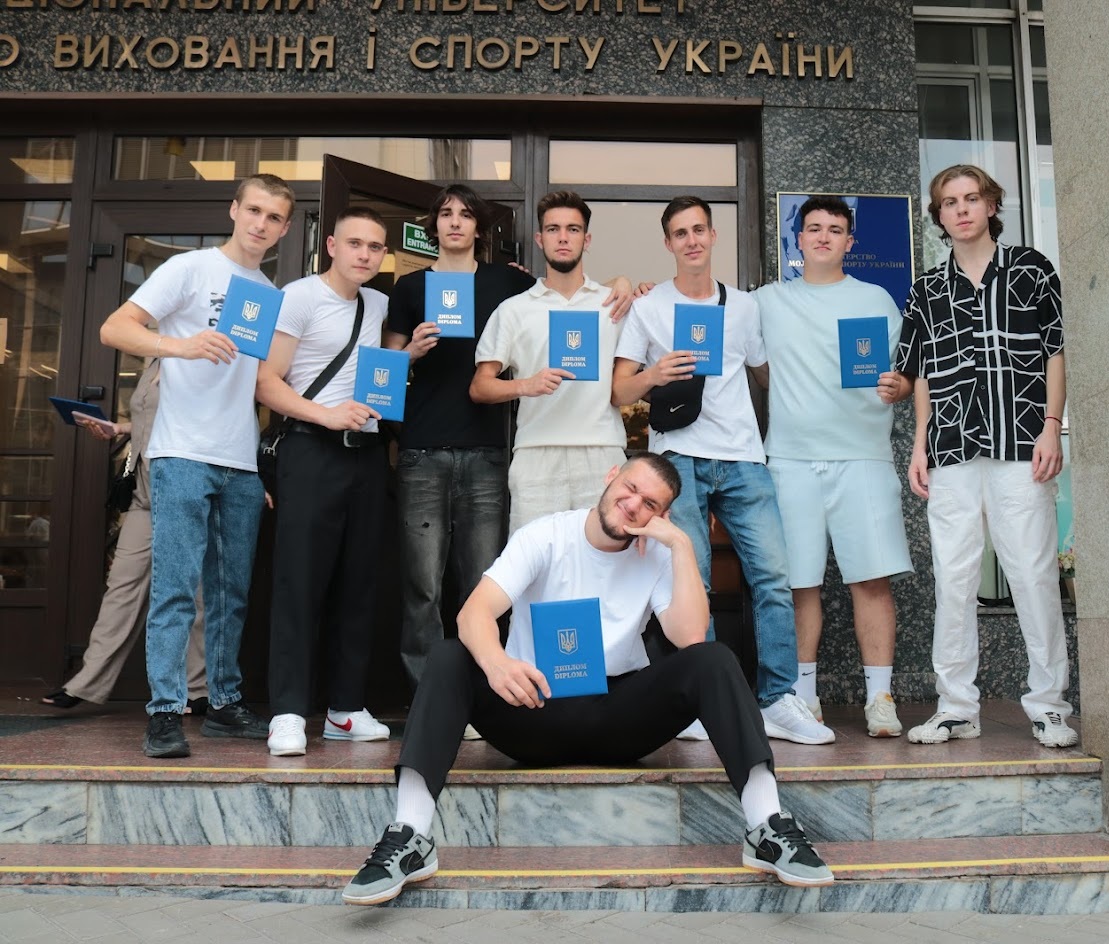 Випуск бакалаврів НУФВСУ: покоління, яке навчалося під звуки сирен і не втратило віру в майбутнє