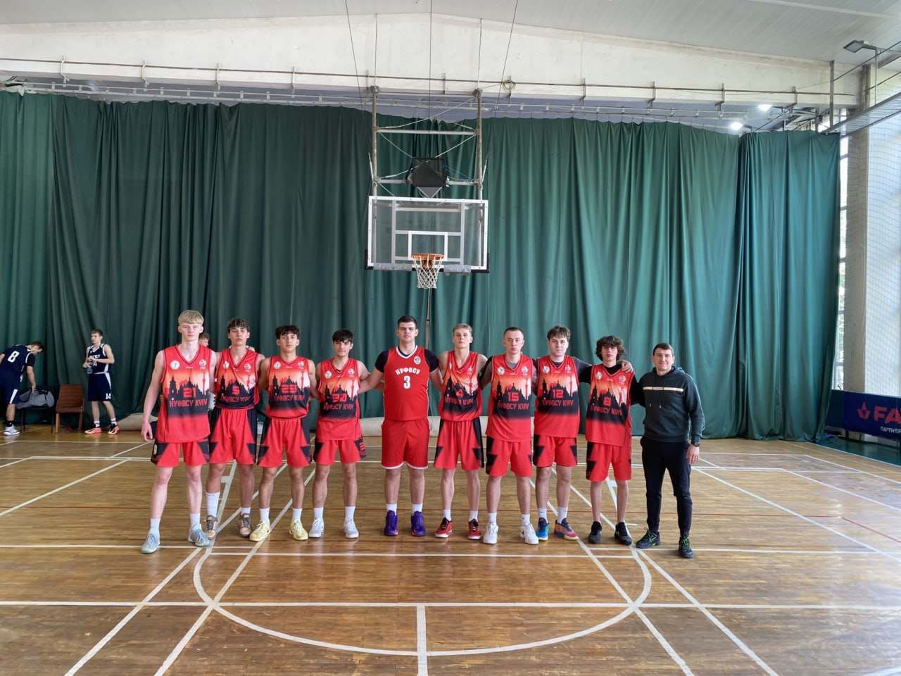 🏀 Чоловіча збірна НУФВСУ впевнено пройшла у фінал 4-х студентських ігор «Пліч-о-пліч», здобувши перемоги у всіх матчах Групи А ІІ етапу (обласного, м. Київ) 💪🔥